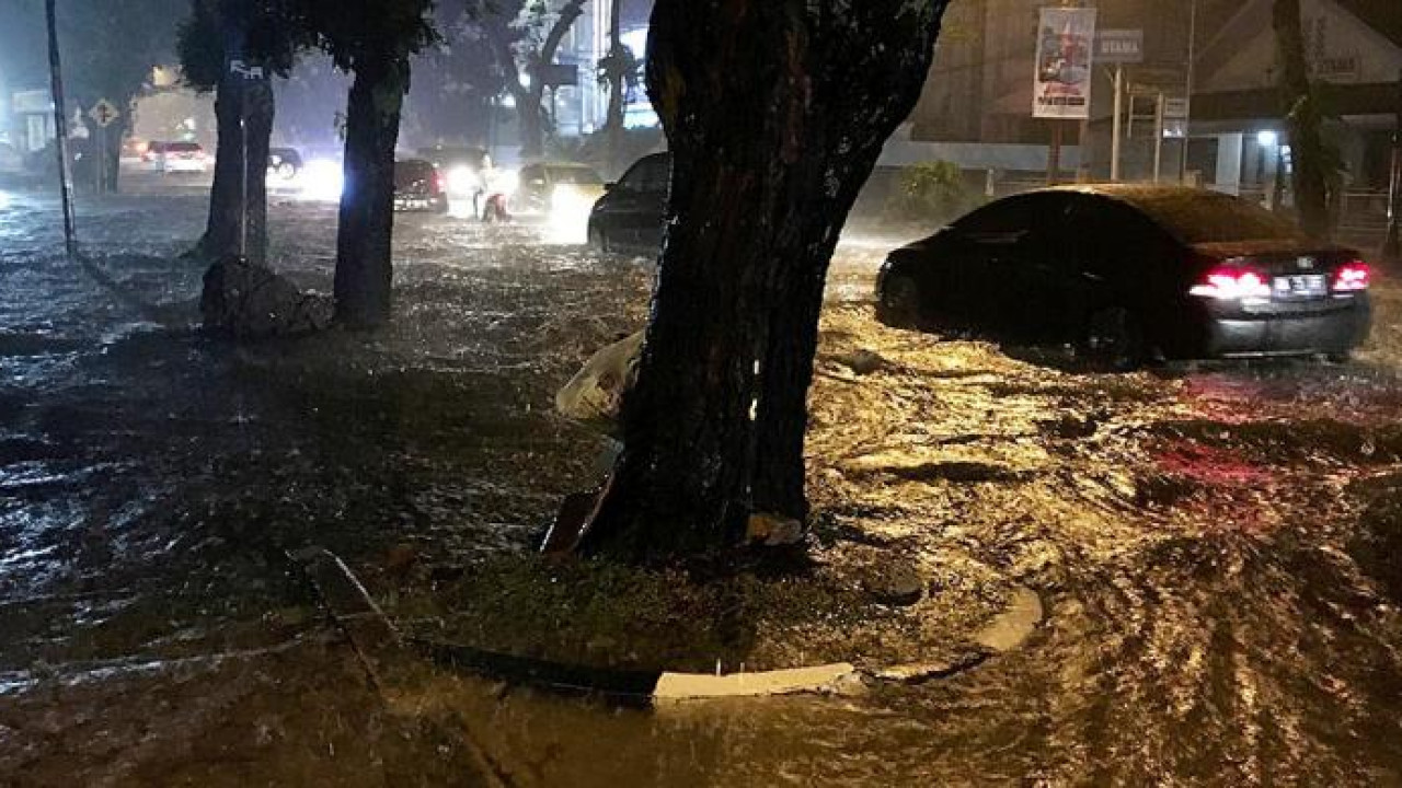 banjir kota padang 16 juni 2016