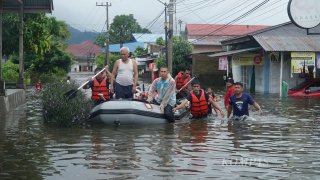Banjir di Kelurahan Dadok Tunggul Hitam, Kecamatan Koto Tangah, Kota Padang, Sumatera Barat 13 juli 2023